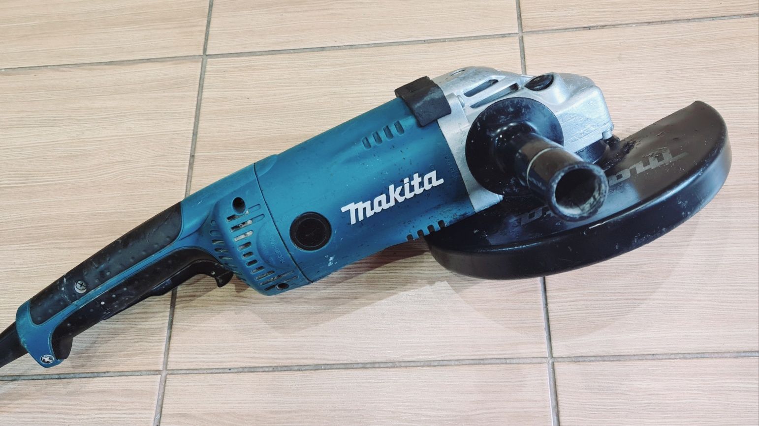 Болгарка Makita ga9020s 2.2 кВт [плавний пуск]