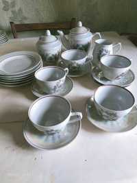 Сервиз чайный фарфор  тарелки чашки продаю