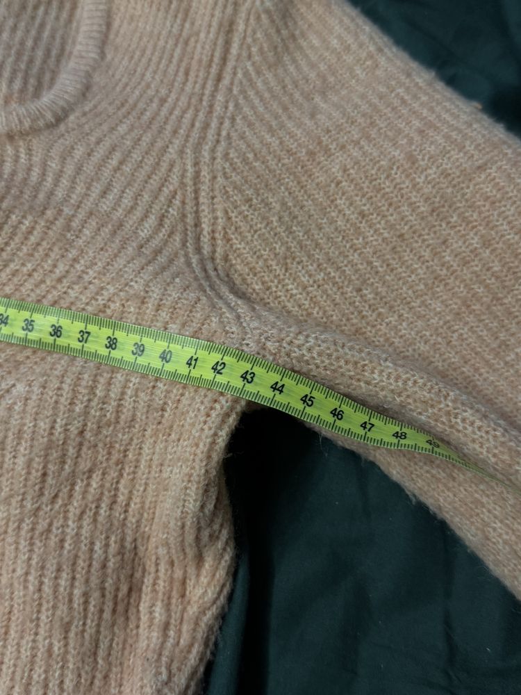 Sweter w kolorze pudrowego różu
