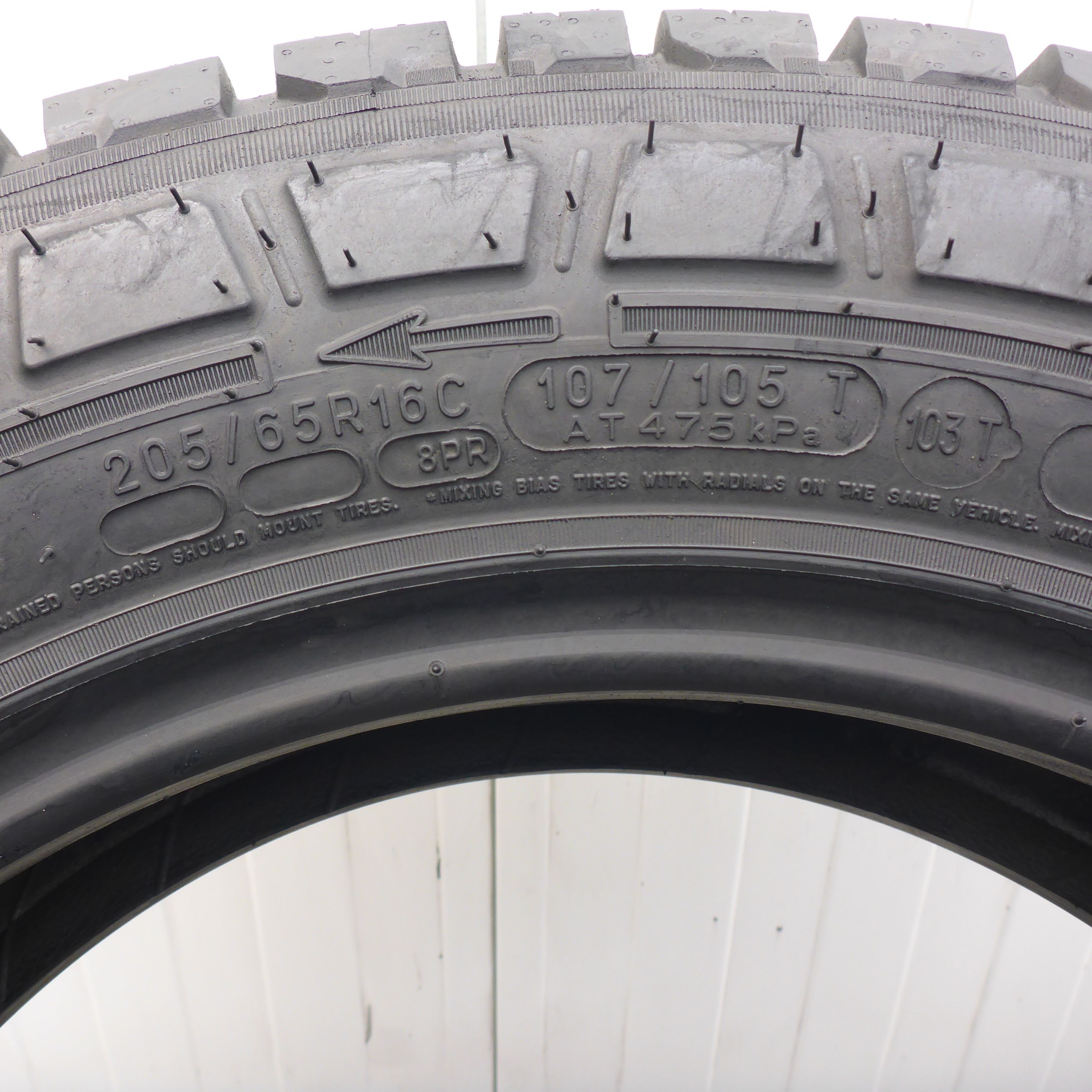 Opony 205/65/16C Michelin 205/65R16C 105T Wielosezonowe 2018 Jak Nowe