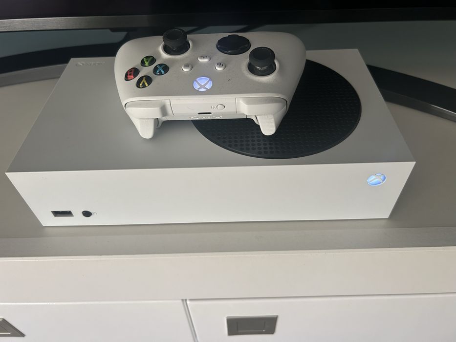 Xbox Series S 512 GB jak nowa