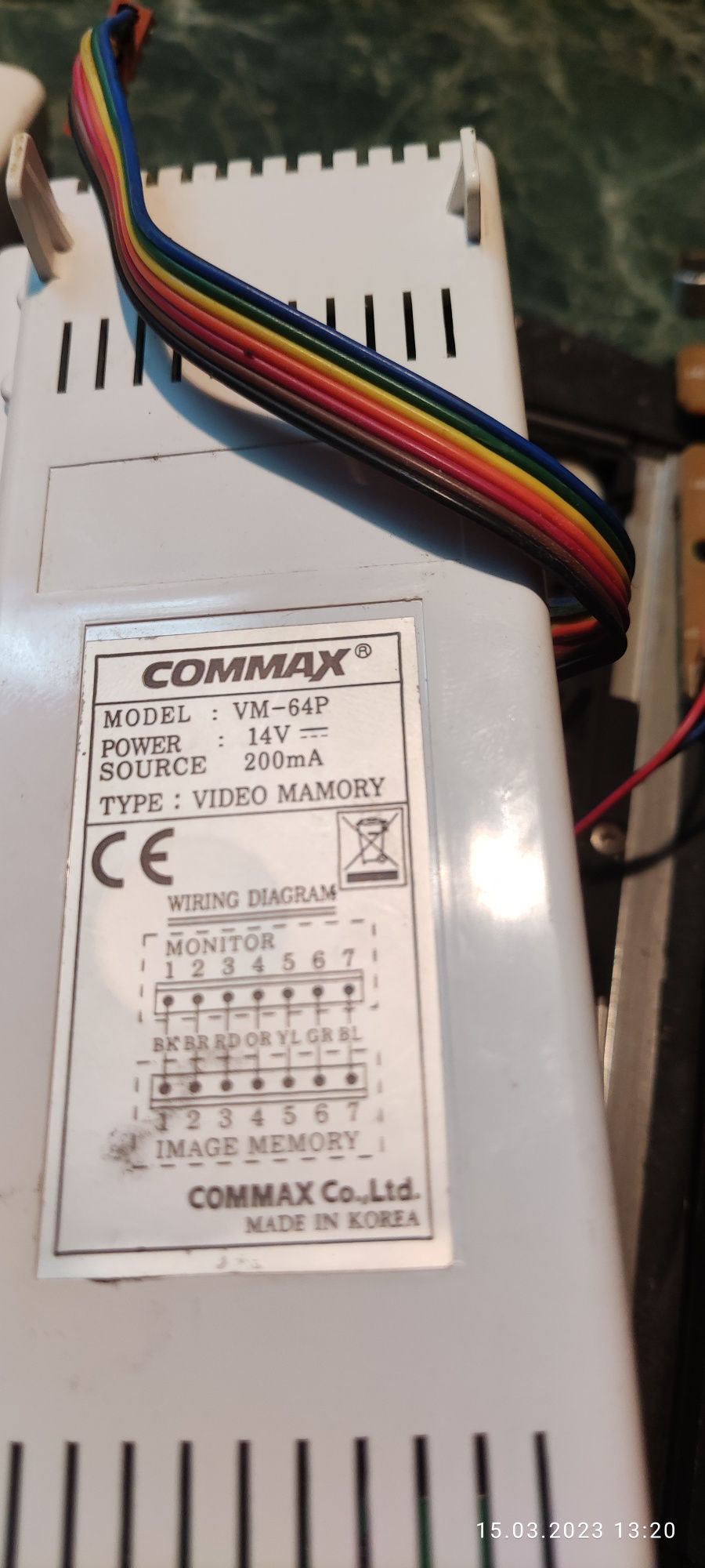 Domofon Commax plus trzy słuchawki .