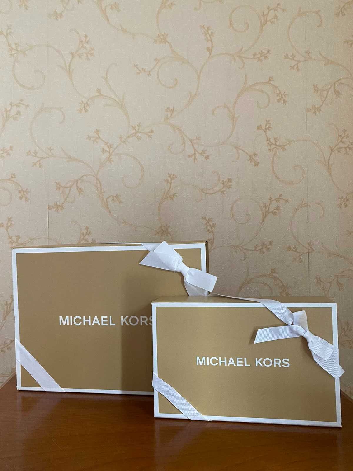 Подарункові коробки від Michael Kors