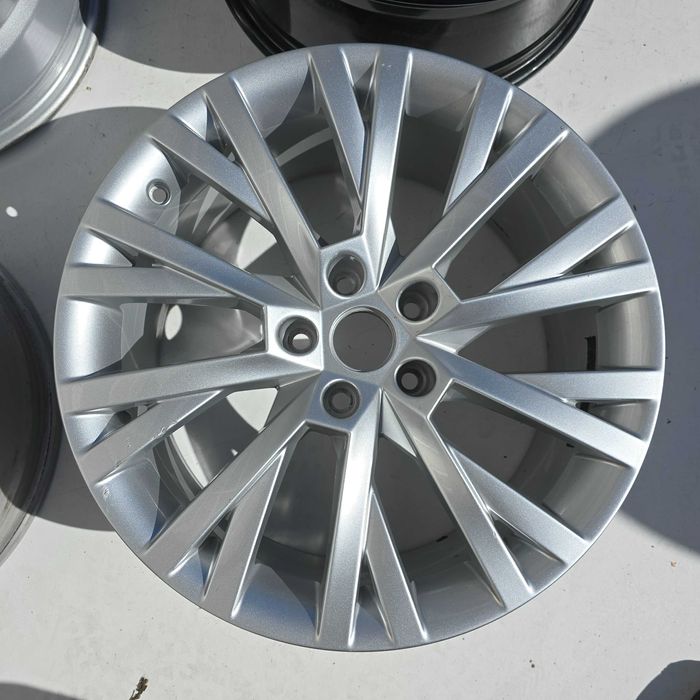 Felga aluminiowa SKODA SUPERB 3 III 3V 8.0 18'' ET44 5x112 1szt
