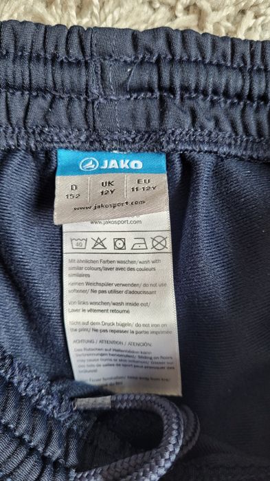 Spodnie JAKO r. 152 - wymiary znajdują się na zdjęciach.