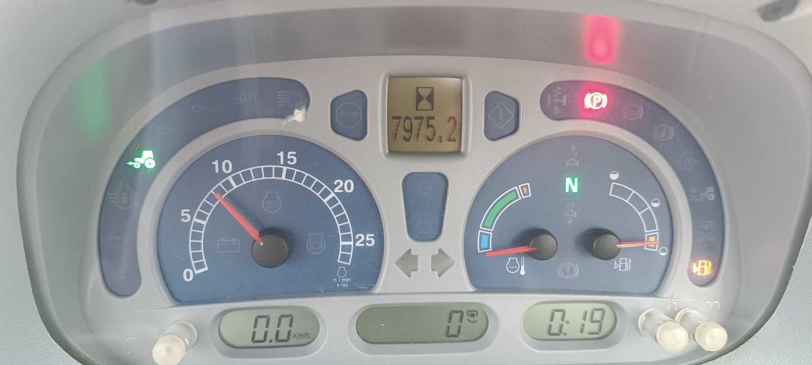 Трактор New Holland T7060