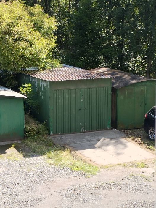 Garaż blaszano-murowany