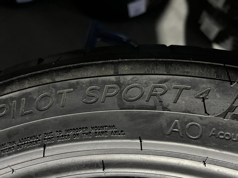 275/40/19+245/45/19 R19 Michelin Pilot Sport 4S 4шт нові