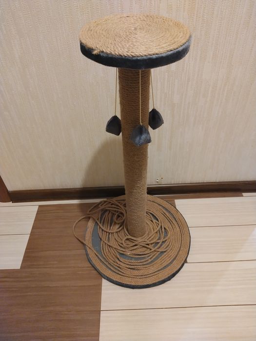 Продам когтеточку 73см.