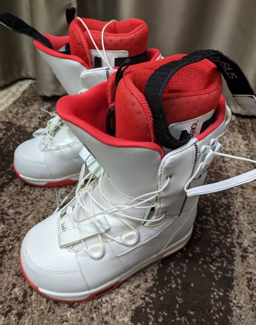 Продам гірськолижні білі жіночі ботинки Celsius для сноуборду