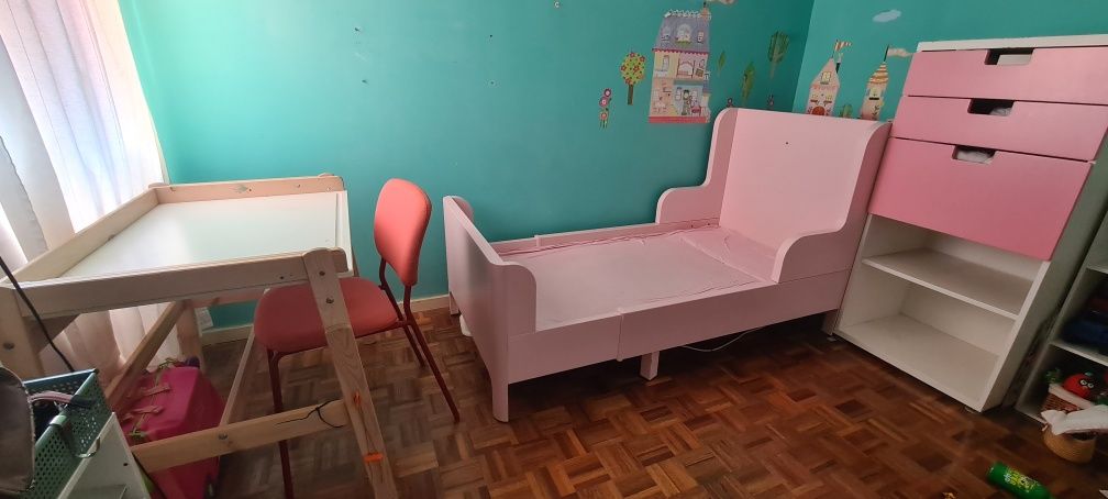 Cama extensivel Ikea + cómoda + mesa estirador