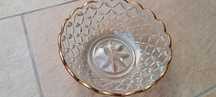 Taça em vidro transparente com rebordo dourado