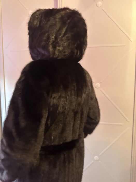 Шуба норки з капюшоном