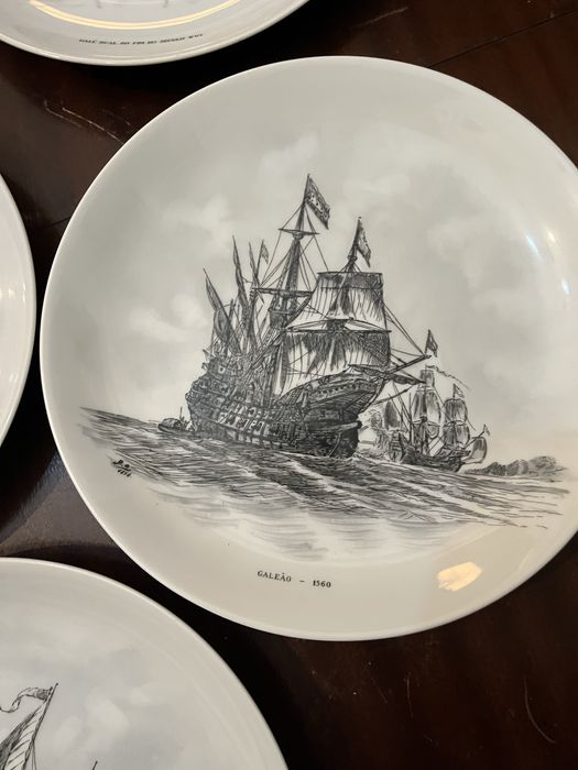 Conjunto de pratos e copos “barcos”