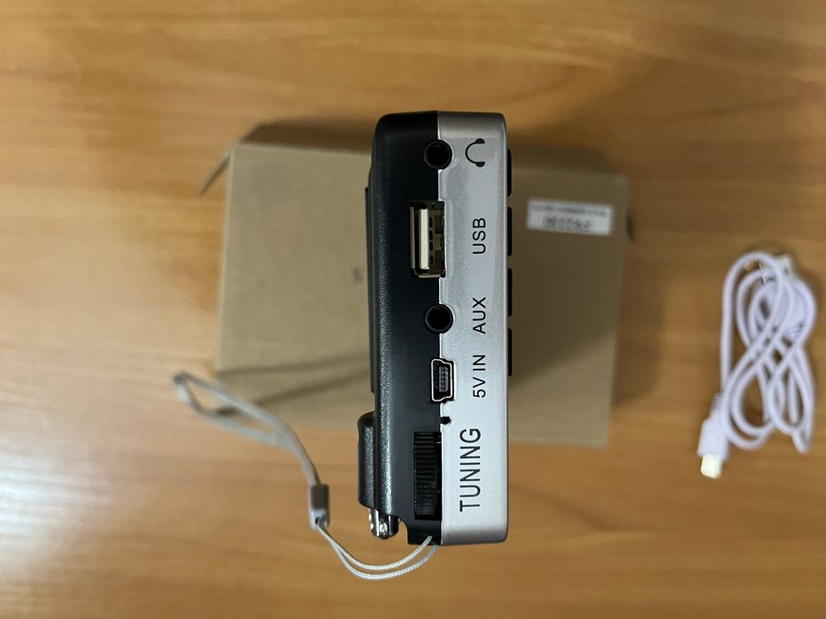 Продам портативний радіоприймач Retekess TR603