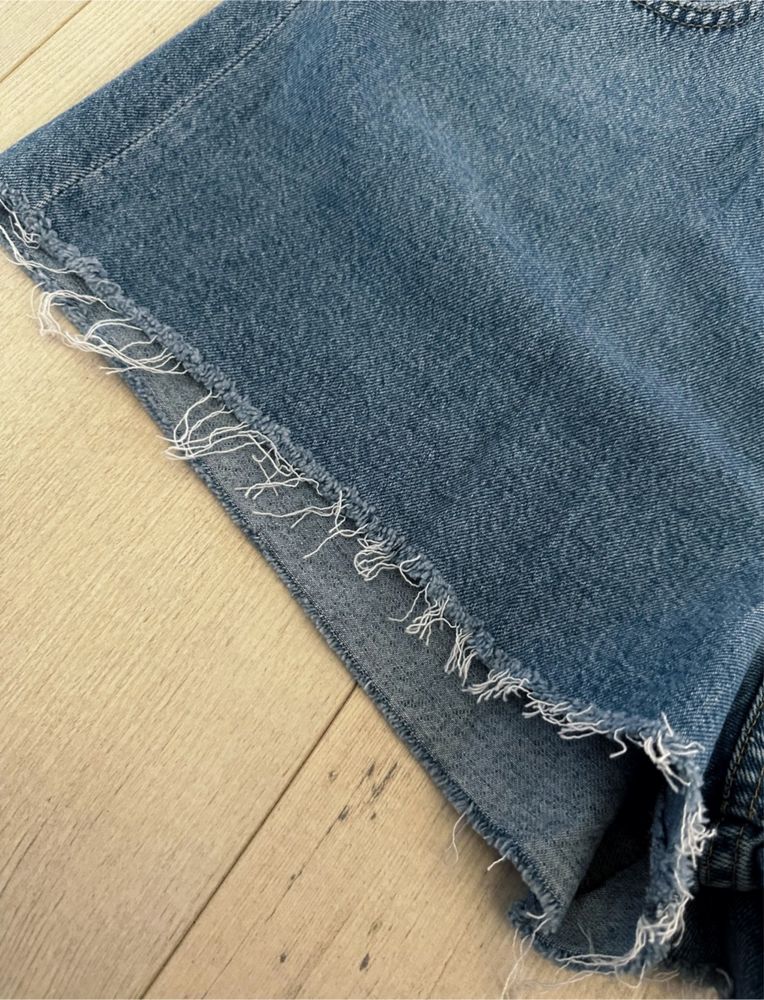 Nowe szoty/spodenki z wysokim stanem Levi’s