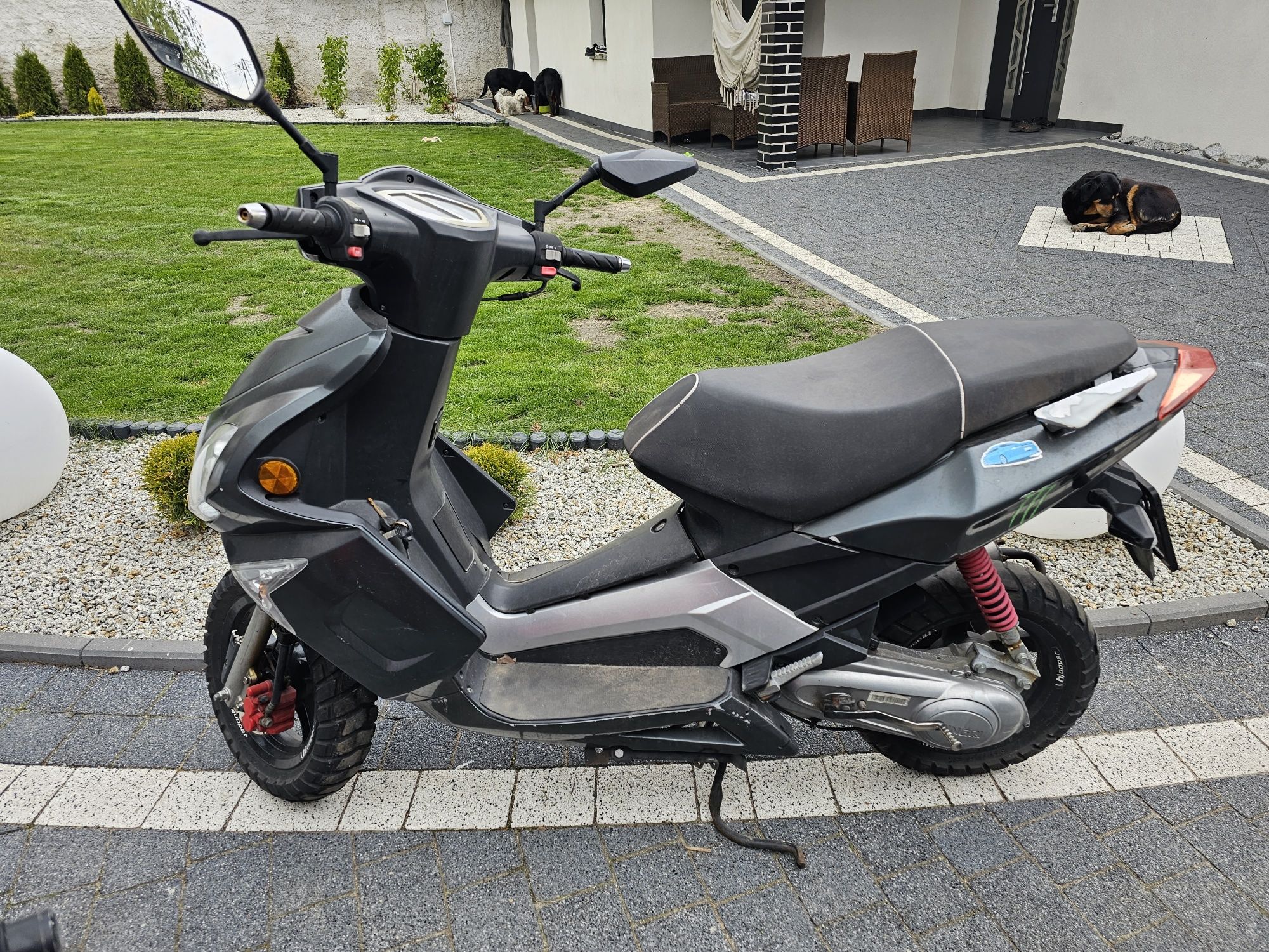 Skuter hinski cpi kymco qingqi lagi silnik felga plastik reflektor