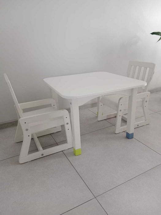 Stolik z dwoma krzesełkami dla dziecka Meblik