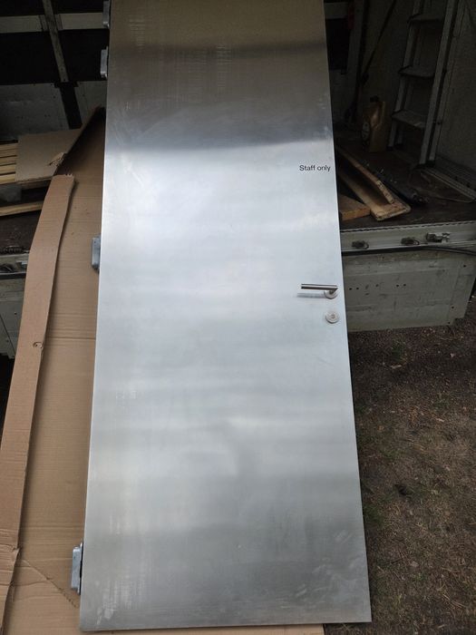 Drzwi z demontażu stal nierdzewna grube