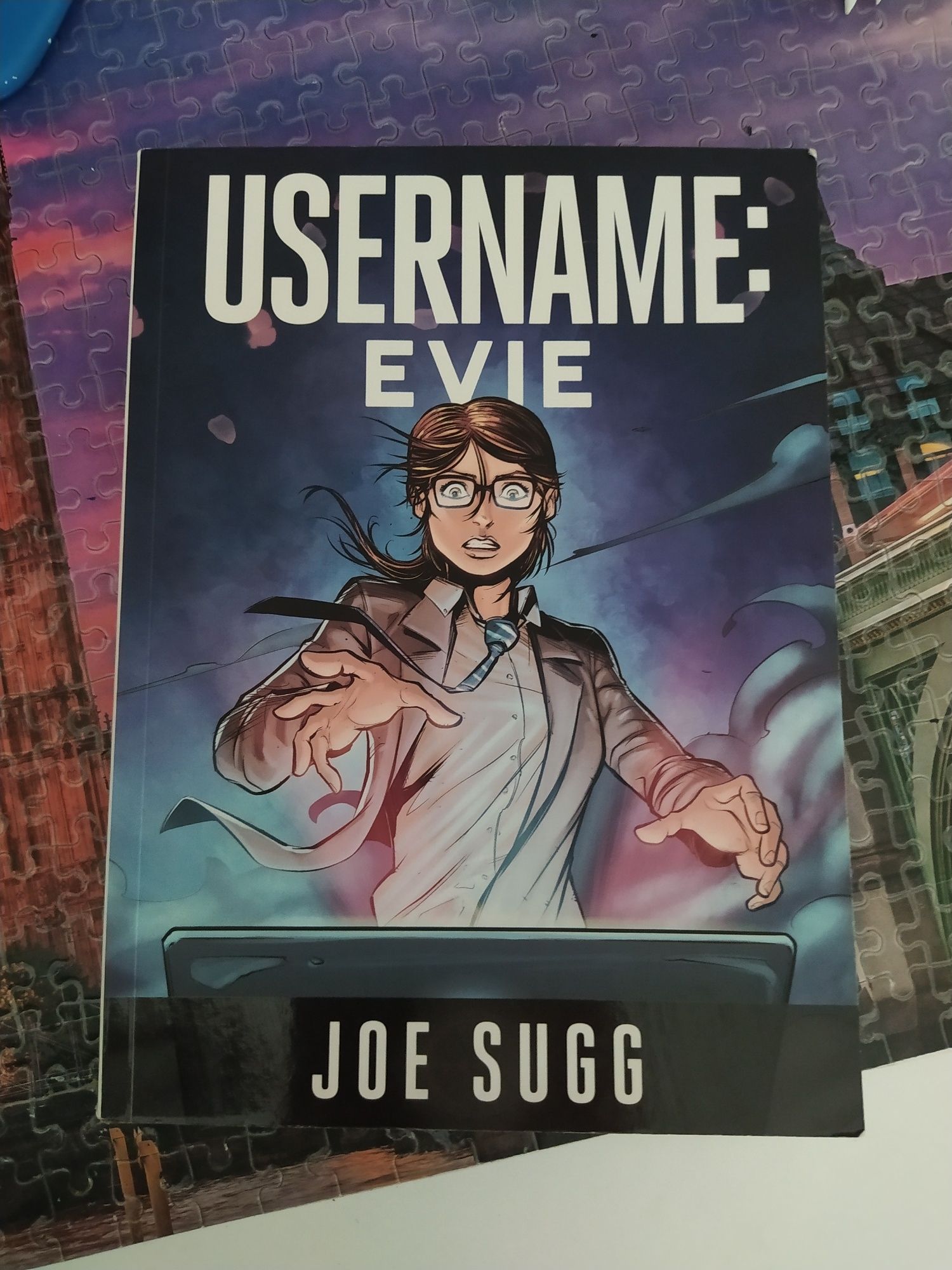 Komiks "Username : Evie" Joe Sugg