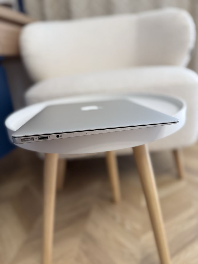Macbook Air 13 2017 ( i5 ,8 gb Ram, 128 ssd , 91% акб )