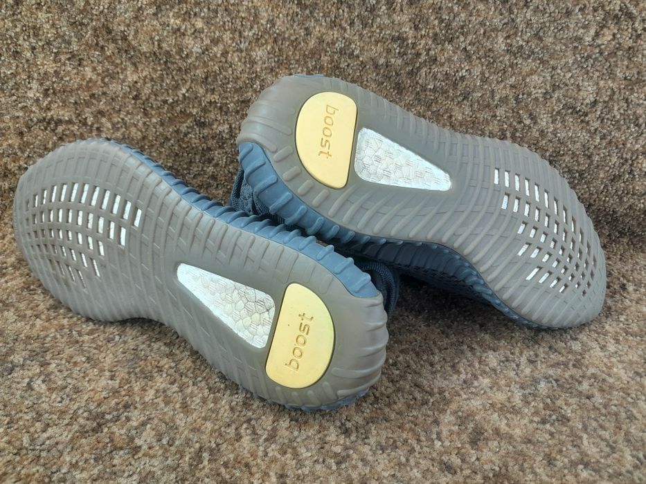 Кросівки оригінал Adidas Yeezy Boost 42 розмір.