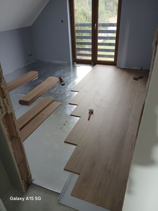 Drzwi wewnętrzne  panele podłogowe montaż