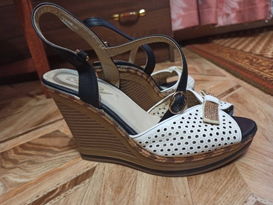 Женская обувь - босоножки