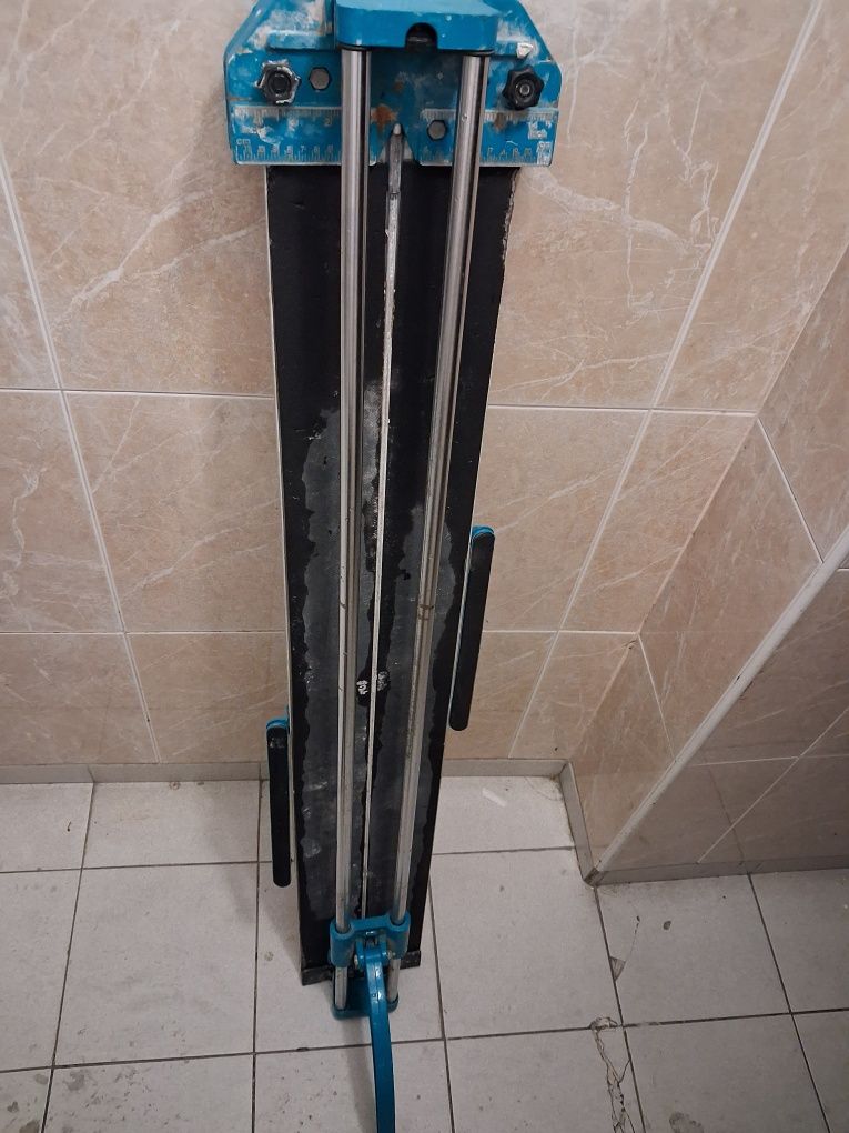 Aluga-se máquina de cortar azulejos de 1 metro e 20