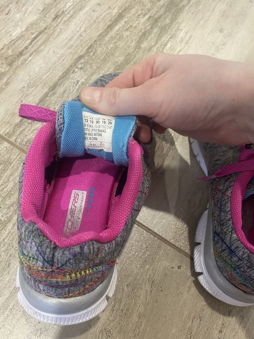 Кросівки дитячі Nike та Sketchers