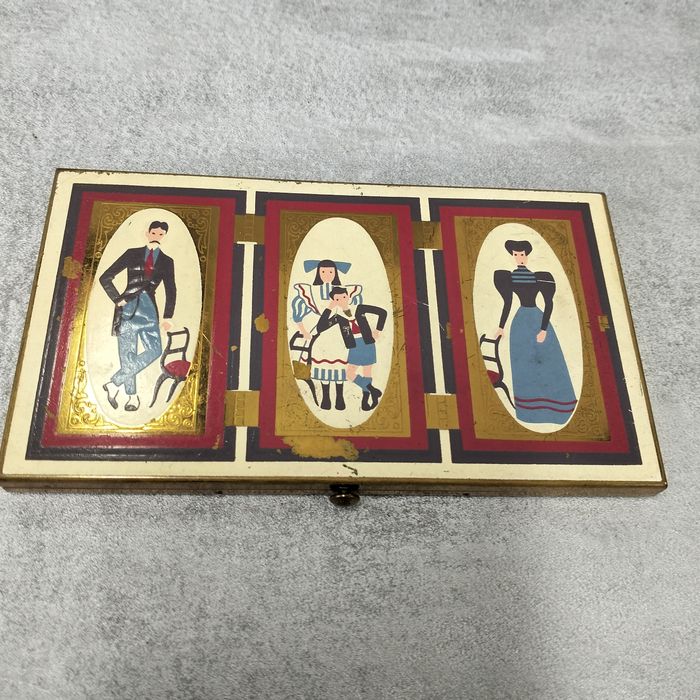 Stara papierośnica amerykańska