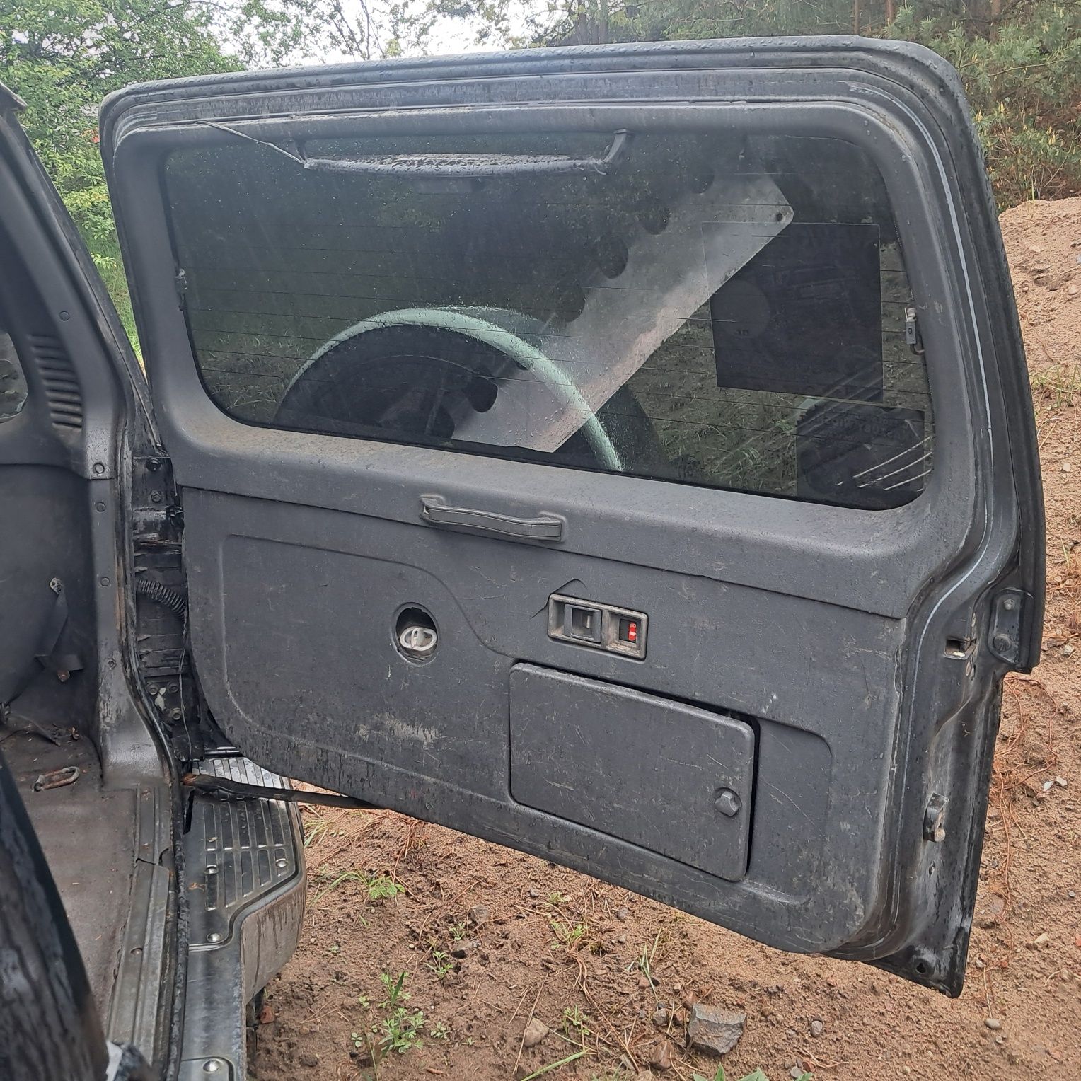 Tapicerka klapy Mitsubishi pajero