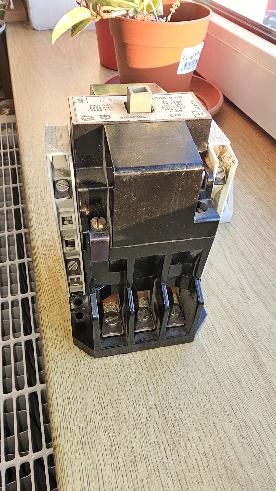 Stycznik ID3 cewka 220v sprawny