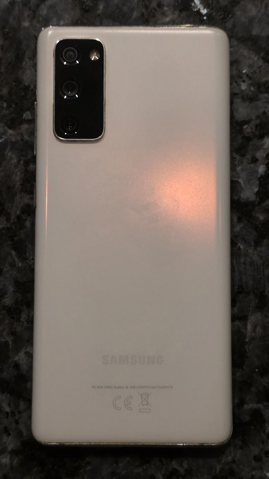 ..Samsung Galaxy S20 FE & Samsung Galaxy Buds +