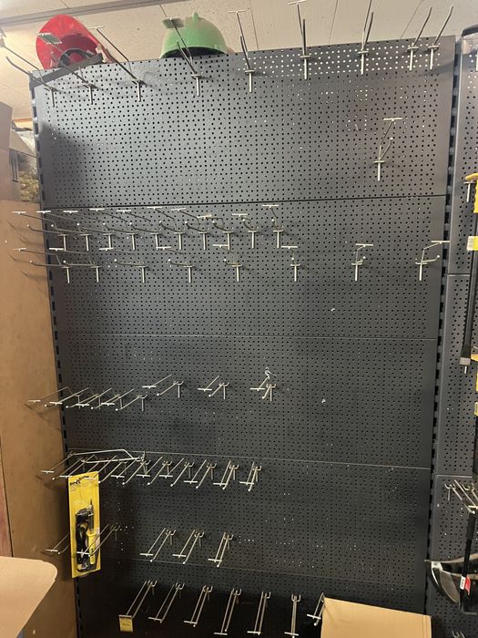 Regały magazynowe perforowane z hakami