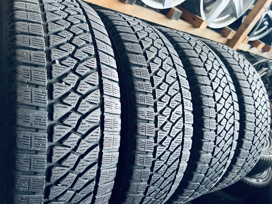 Шини Резина Зимові 215 65 16C Bridgestone Blizzak W810 4шт
