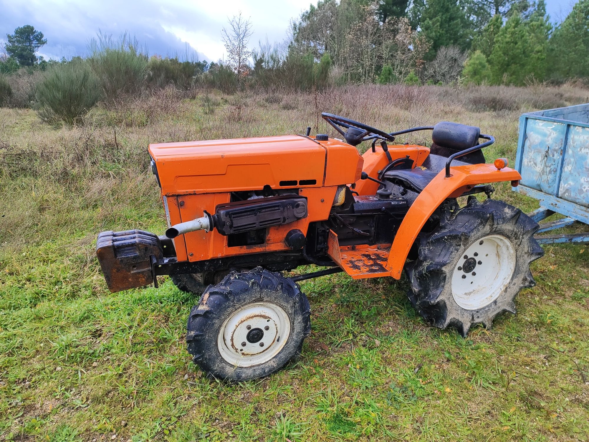 Trator hinomoto 4x4