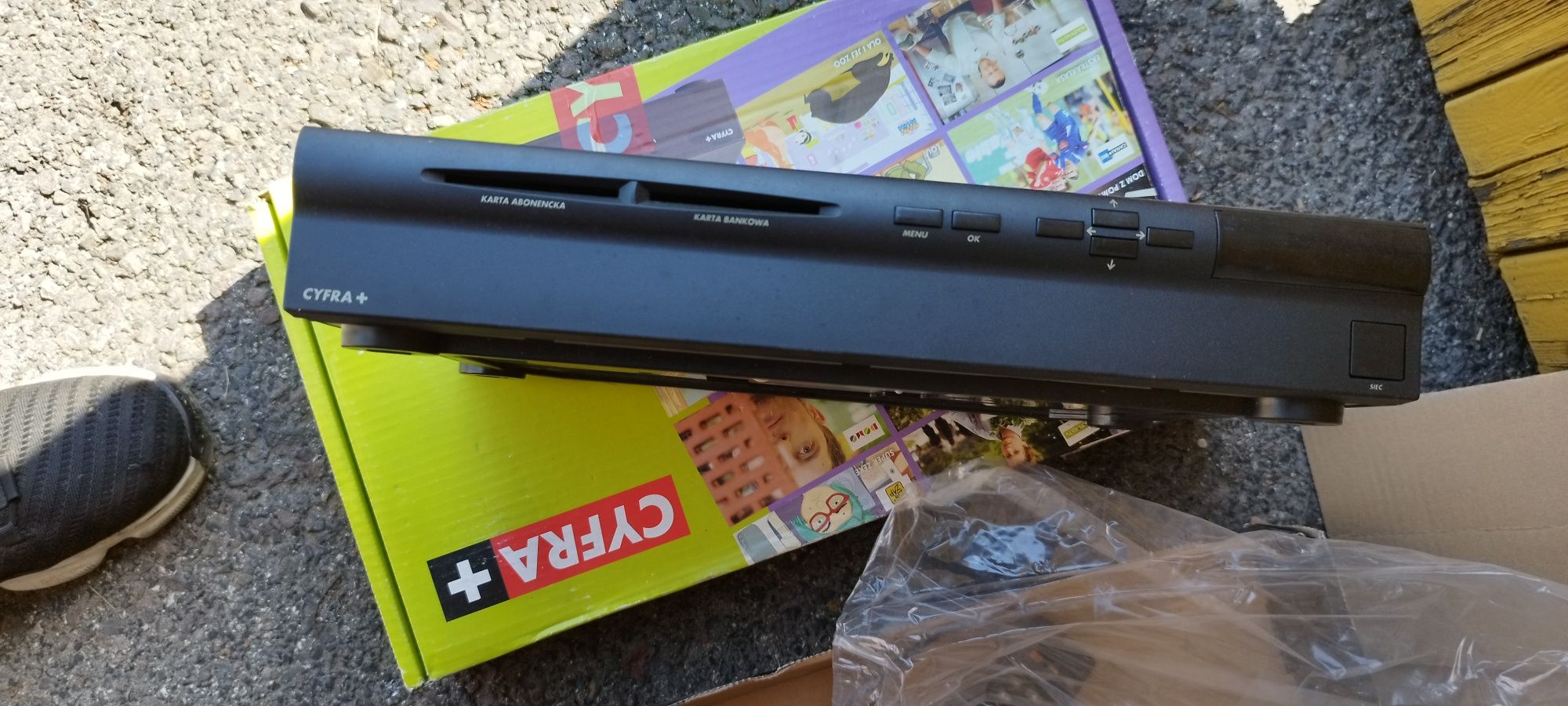 Dwa stare dekodery do telewizji satelitarnej sagem cyfra plus