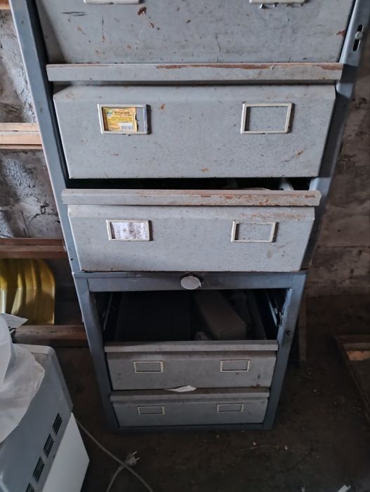 Металлический стеллаж под инструменты