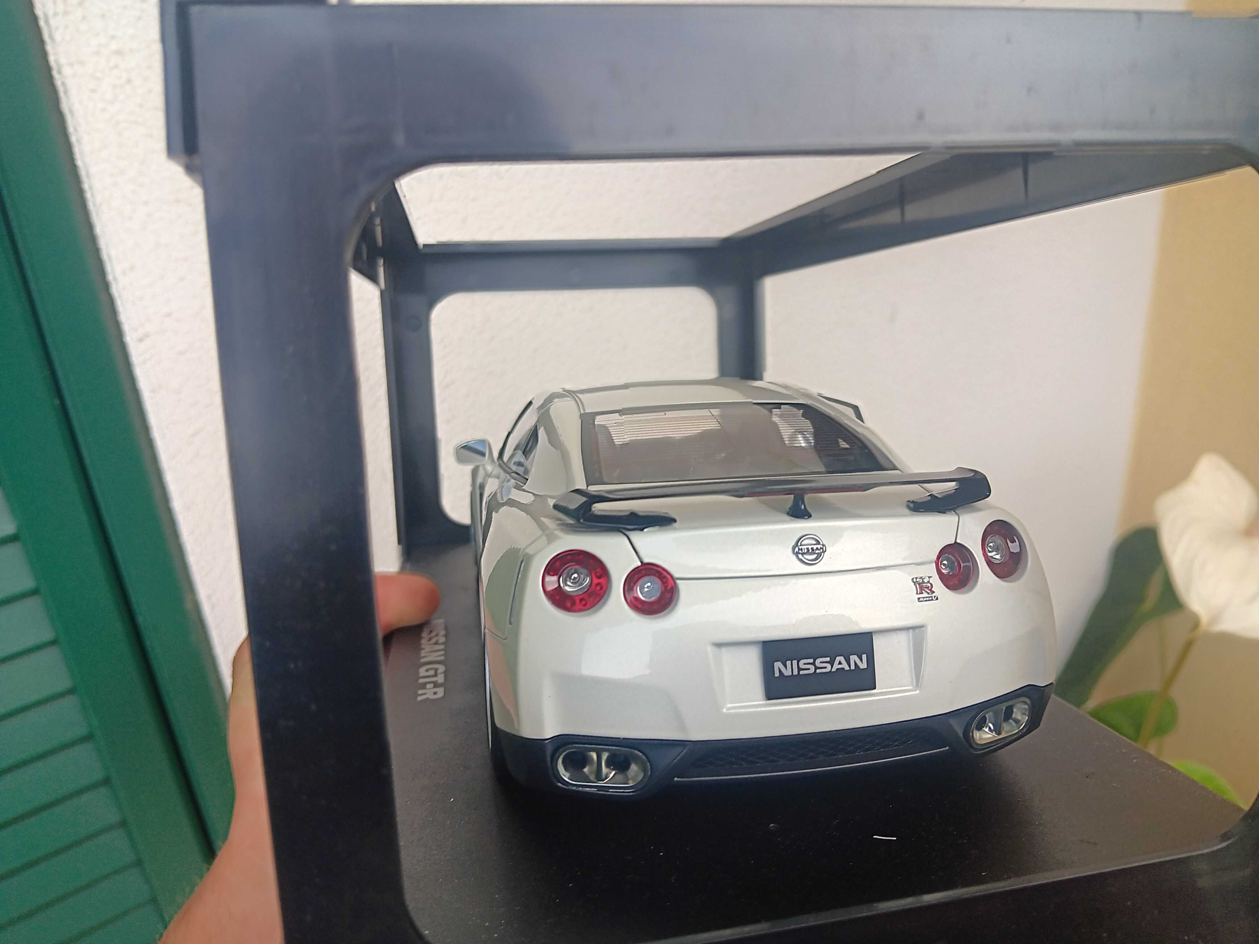 Nissan skyline r35 v-spec autoart 1/18