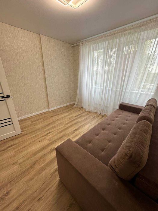 Продаж 1 кімнатної квартири з ремонтоми і меблями.