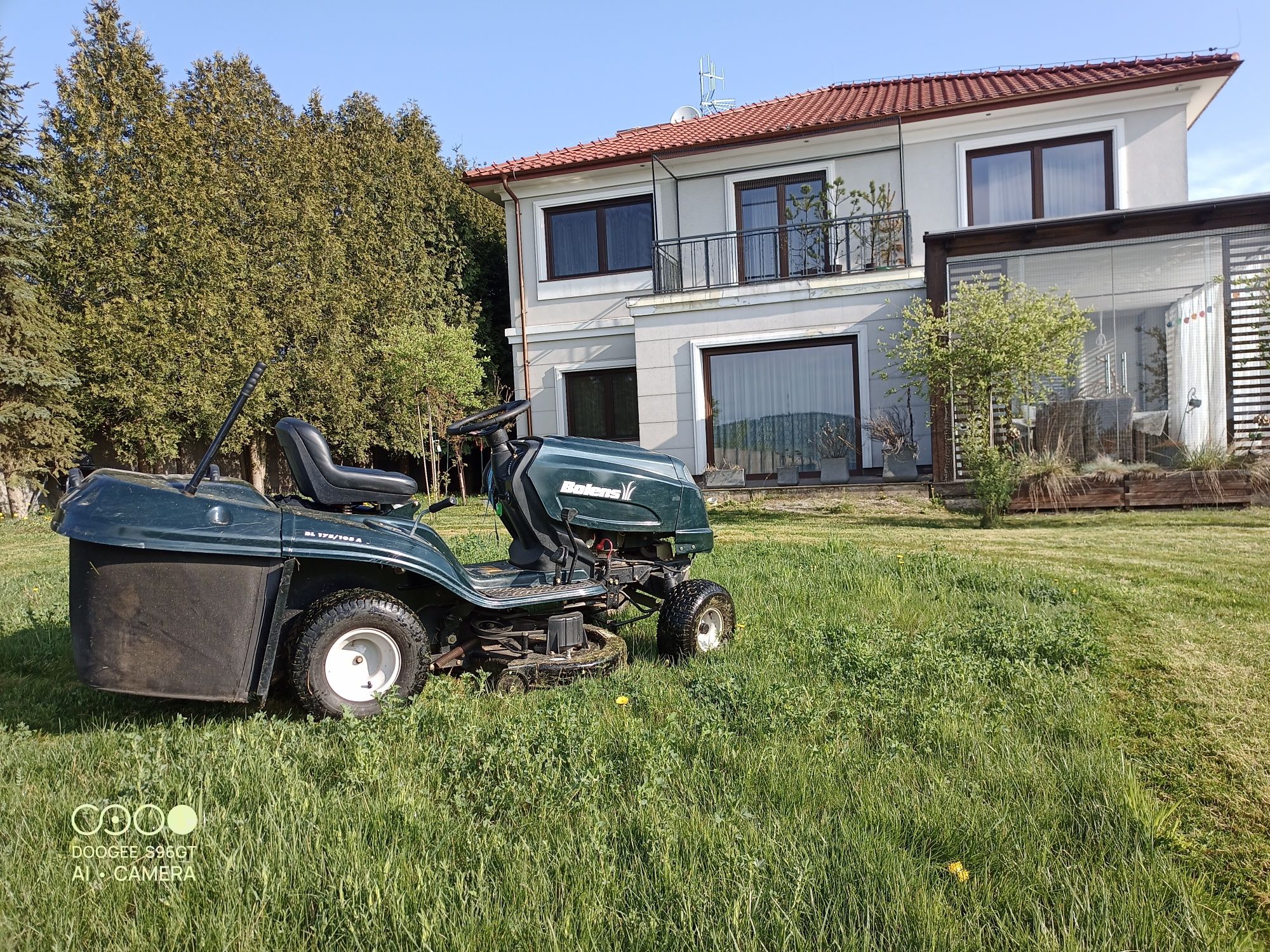 Koszenie trawy,ogrodów , sądów farmy fotowoltaiczne