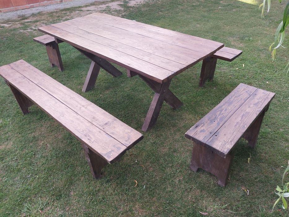 Stół i ławki ogrodowe drewniane.