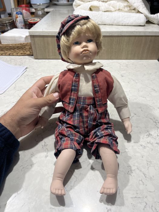 Boneca Antiga de Coleção