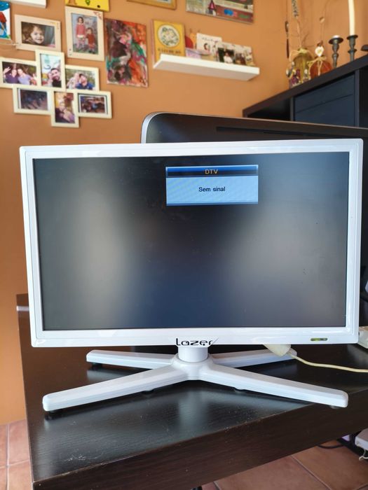 TV LED LAZER 15.6" + Antena Nomad