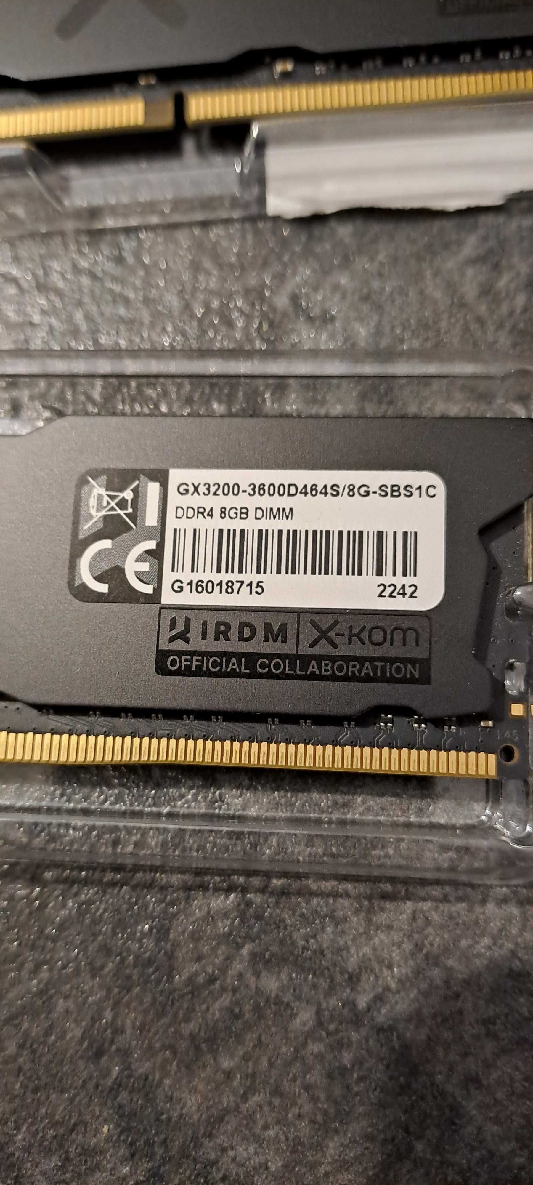 Pamięć kości RAM DDR4 16GB (2x8GB) - idealne dla gracza jak nowe !