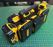 Koszyk na 8 Akumulatorów, Baterii do narzędzi DeWALT 18V i 54V