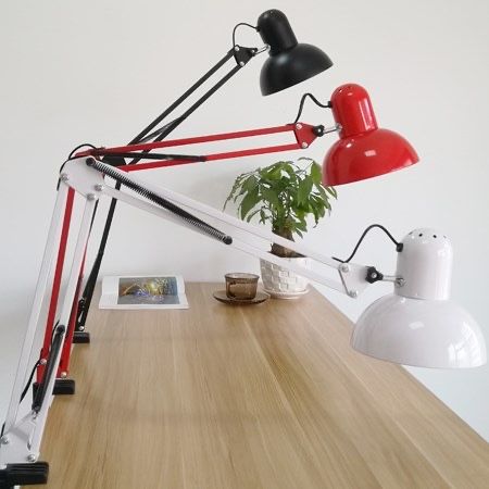 Лампа на стіл з кріпленням на струбцині