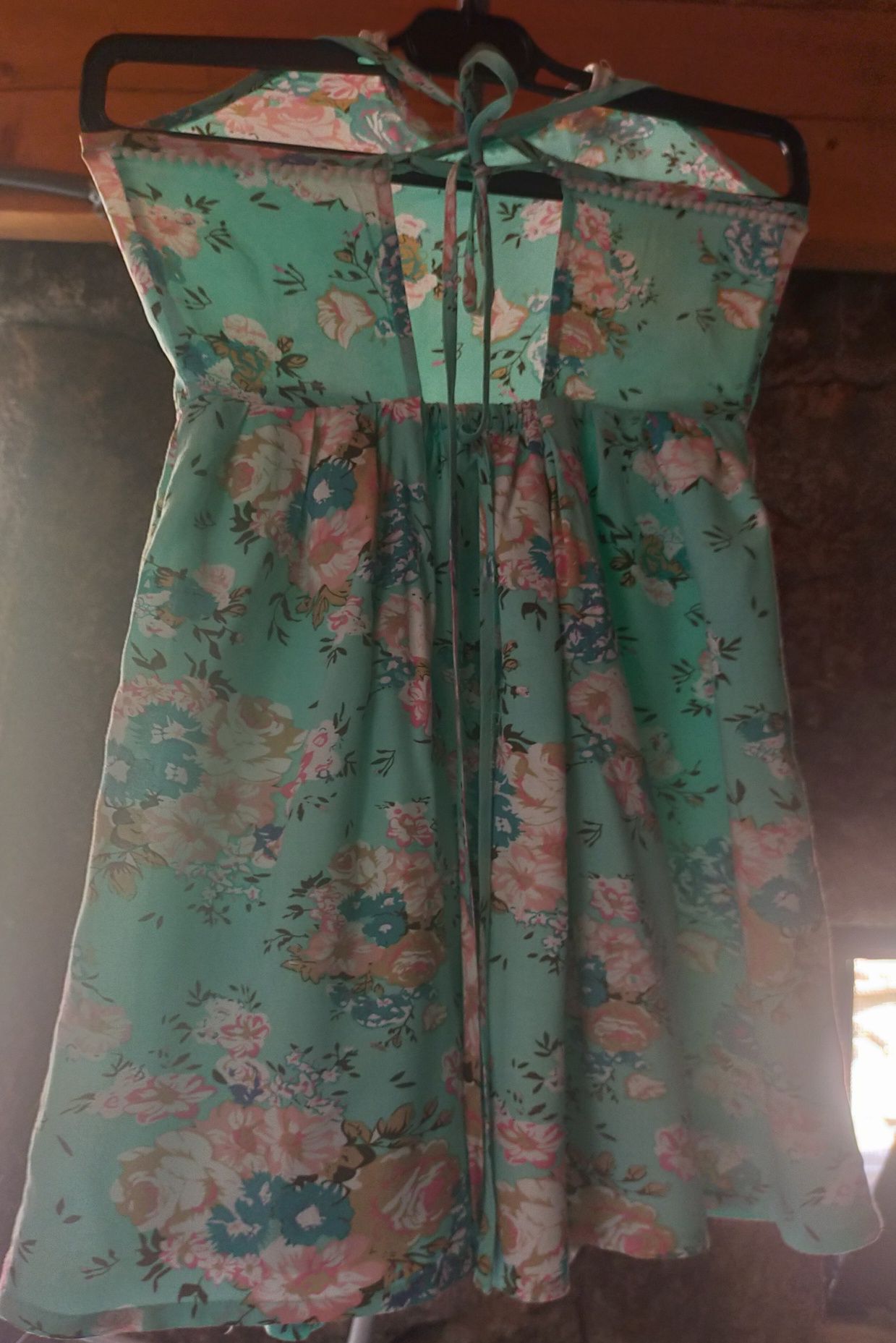 Vestido floral curto - azul/rosa