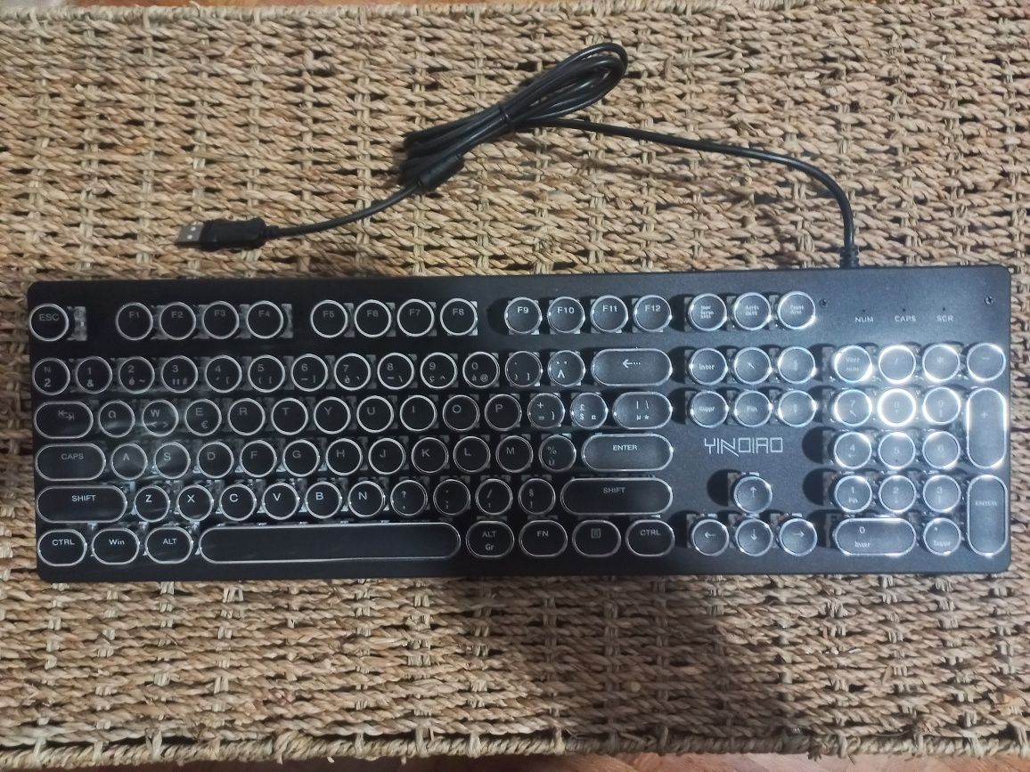 Teclados e rato de pc